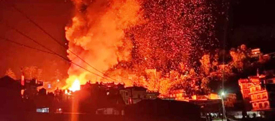 सर्लाहीमा  बिहे घर जल्याे, आगलागीले ६ लाखको क्षति