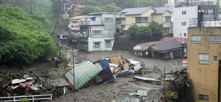 जापानमा भारी वर्षापछि आएको बाढीले दश घर बगायो, बीस जना बेपत्ता
