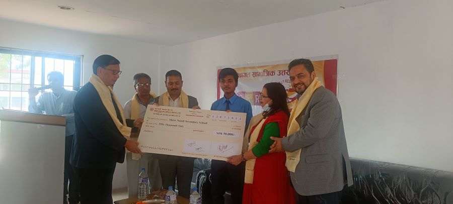 महालक्ष्मी विकास बैंकद्वारा लक्ष्मण बाबु जेहेन्दार छात्रवृत्ती वितरण
