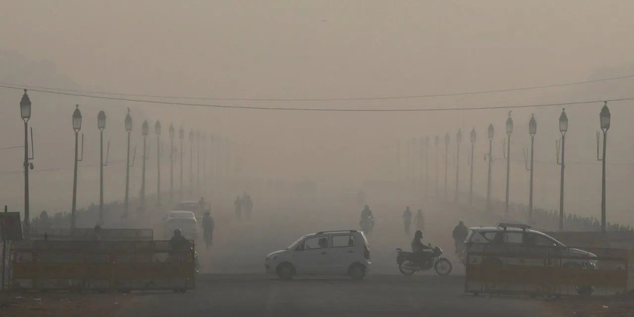 नयाँ दिल्लीमा वायु प्रदुषणको मात्रा  ‘गम्भीर’ तहमा पुग्यो, कम गर्न सरकारसँग आग्रह