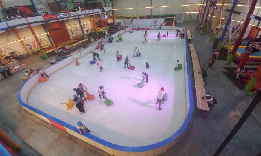 नेपालमा पहिलो पटक आइस स्केटिङ खेलको सुरु, टिकटको मूल्य ५ देखि ८ सयसम्म