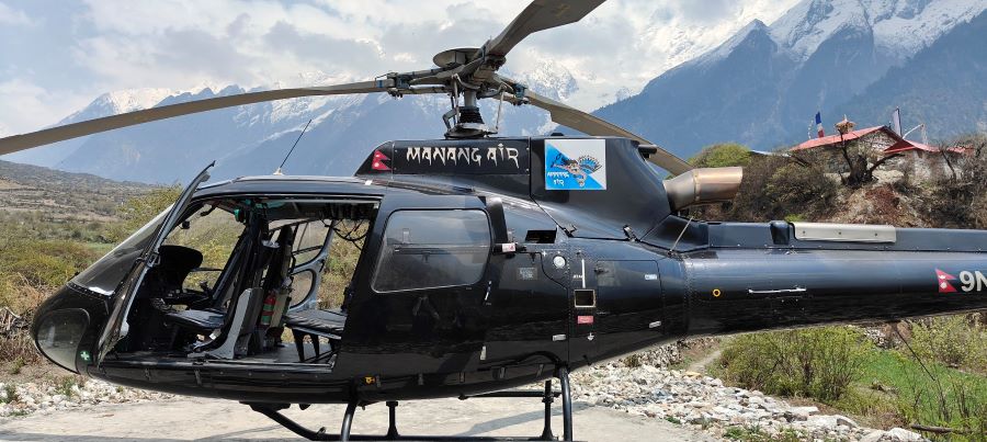 सोलुखुम्बुबाट ६ यात्रु बोकेर काठमाडौंका लागि उडेको मनाङ एयरको हेलिकोप्टर सम्पर्कविहीन
