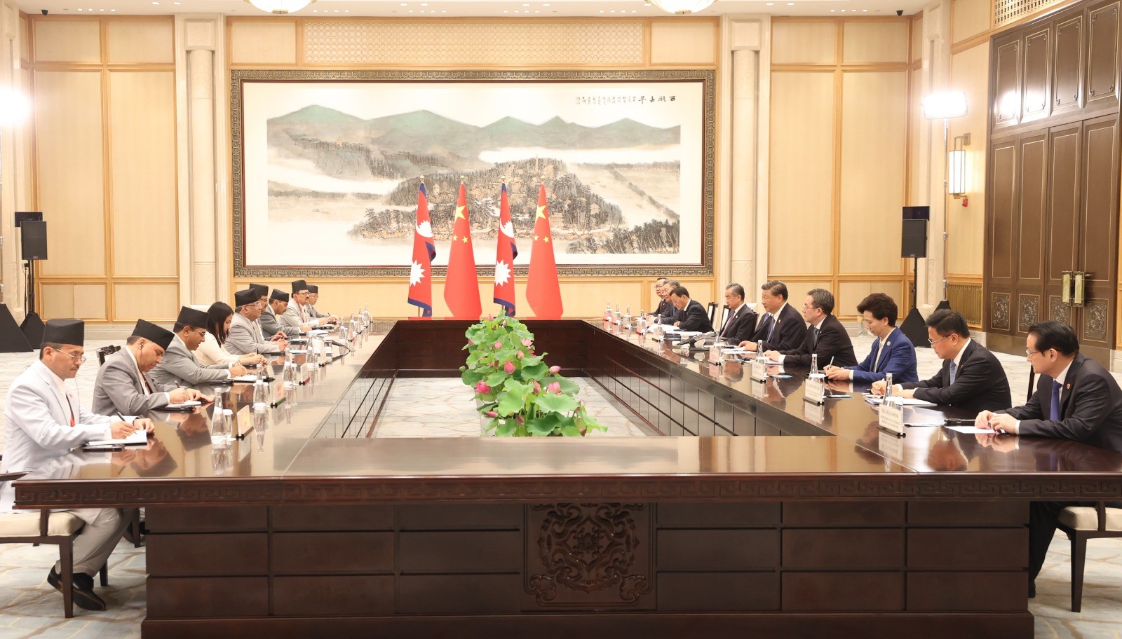 प्रधानमन्त्री दाहाल र चीनका राष्ट्रपति सीबीच ऐतिहासिक भेटवार्ता