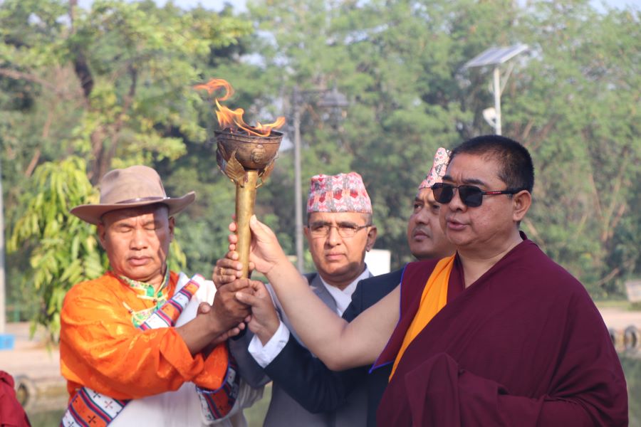 लुम्बिनीबाट सगरमाथा आधार शिविर लगियो शान्ति दीप