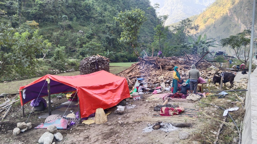 नेपाल तरुण दलले भूकम्पपीडितका लागि अस्थायी आवास निर्माण गर्ने